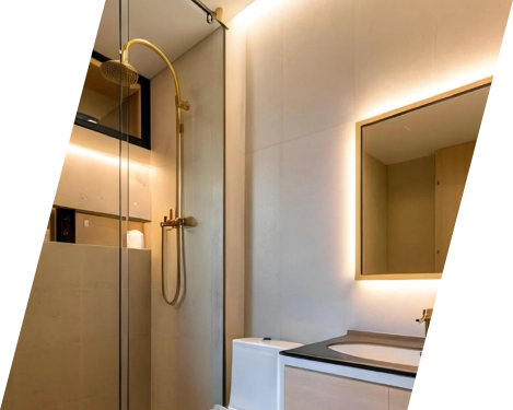 Baño con regadera, lavabo y espejo iluminado