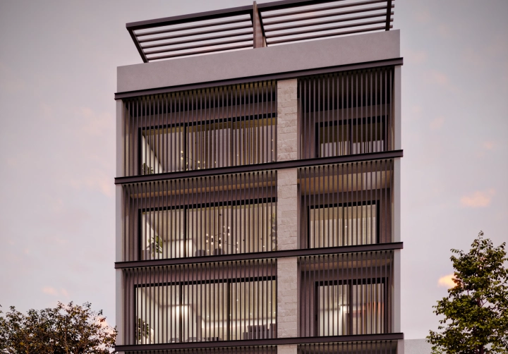 Fachada de edificio residencial con celosías verticales
